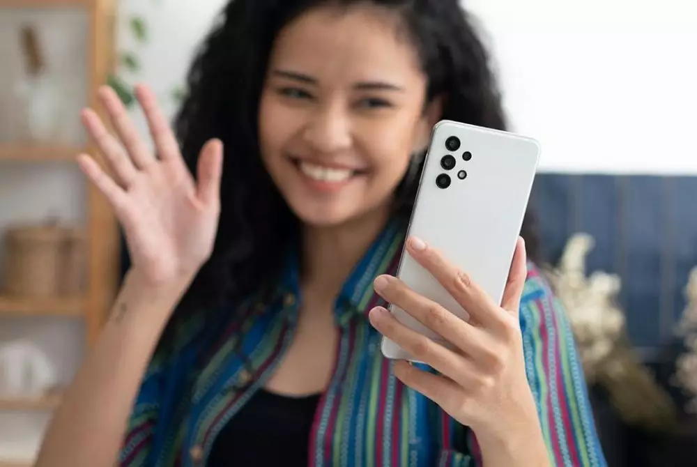 Smartphone mid range © 2021 brilio.net Smartphone mid range © 2021 brilio.net