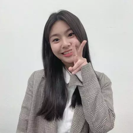 Potret terbaru Kim Su-an © 2021 brilio.net Potret terbaru Kim Su-an © 2021 brilio.net