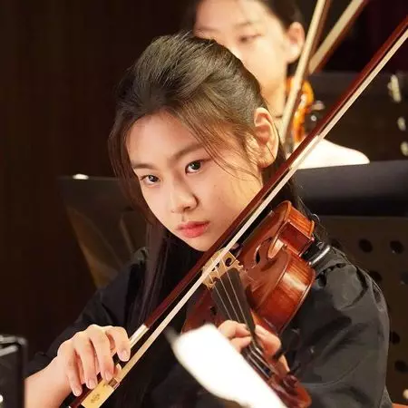 Potret terbaru Kim Su-an © 2021 brilio.net Potret terbaru Kim Su-an © 2021 brilio.net