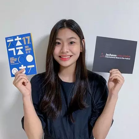 Potret terbaru Kim Su-an © 2021 brilio.net Potret terbaru Kim Su-an © 2021 brilio.net