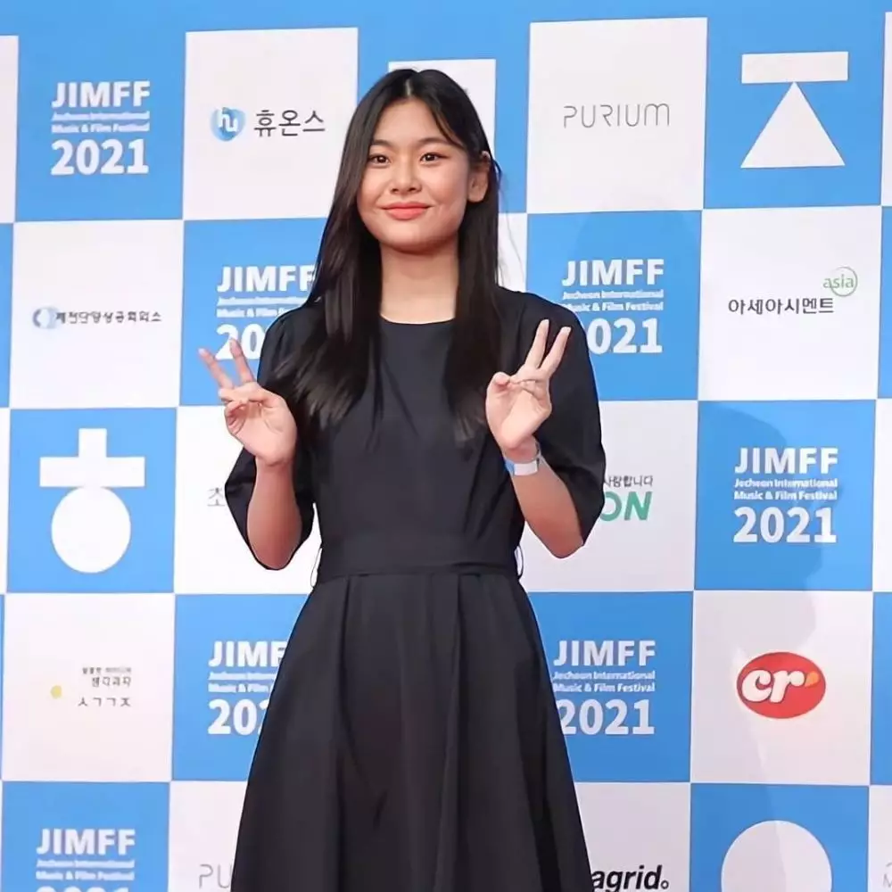 Potret terbaru Kim Su-an © 2021 brilio.net Potret terbaru Kim Su-an © 2021 brilio.net