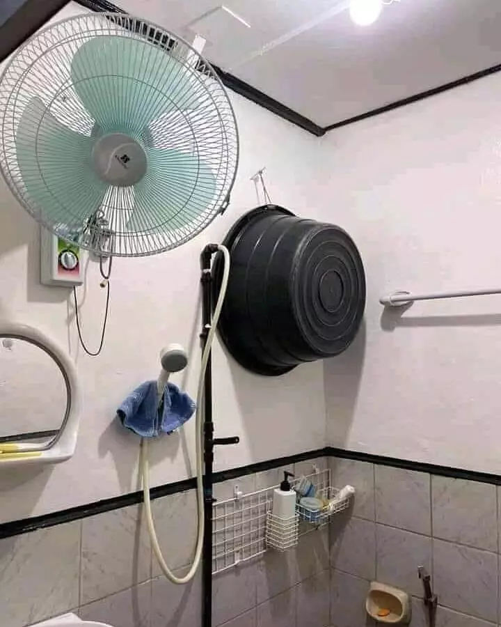 cara nyeleneh manfaatkan kamar mandi lucu deh © 2021 1cak.com cara nyeleneh manfaatkan kamar mandi lucu deh © 2021 1cak.com