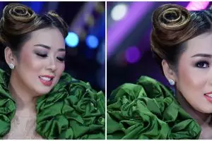 Keliling kompleks rumah, penampilan Shoimah laksana toko emas berjalan