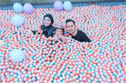Gilang Juragan99 beri kado 1 truk Kinder Joy © Instagram/@juragan_99