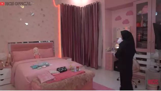 kamar ria ricis di rumah lama dan baru © YouTube kamar ria ricis di rumah lama dan baru © YouTube