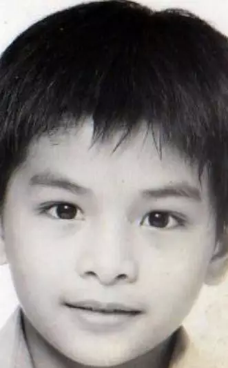 Potret masa kecil Glenn Alinskie dari berbagai sumber Potret masa kecil Glenn Alinskie dari berbagai sumber