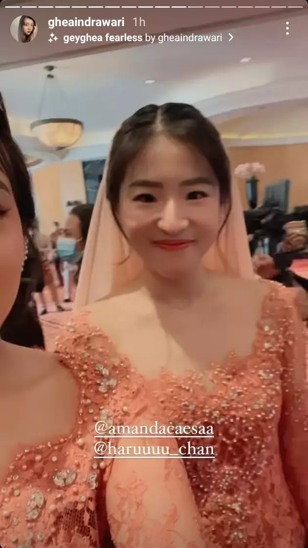 Potret bridesmaid Ria Ricis di lamaran dari berbagai sumber