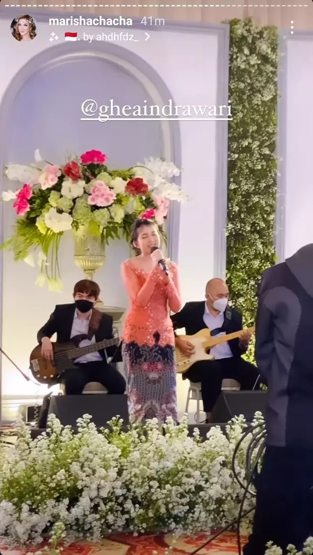 Potret bridesmaid Ria Ricis di lamaran dari berbagai sumber