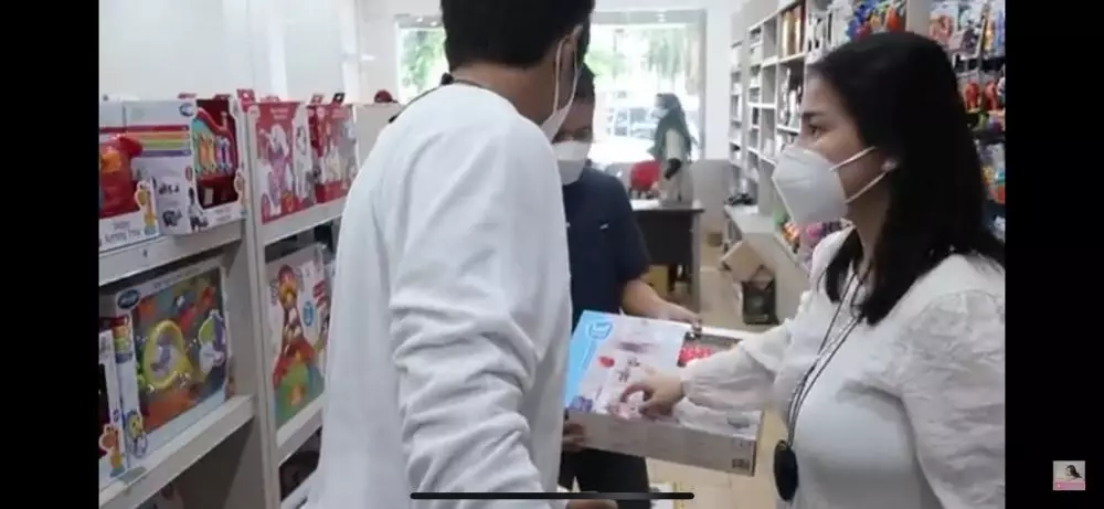 Felicya Angelista belanja perlengkapan bayi © 2021 brilio.net Felicya Angelista belanja perlengkapan bayi © 2021 brilio.net