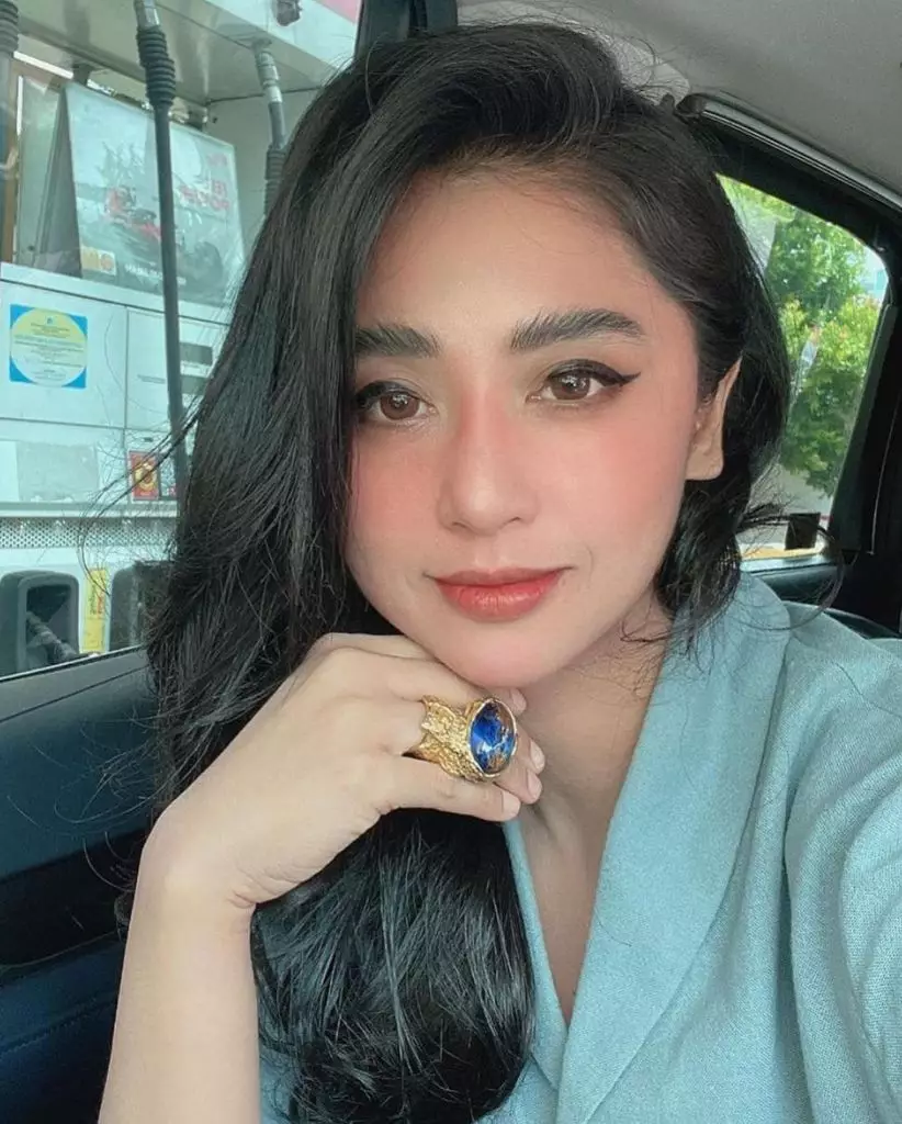 Perawatan kecantikan Dewi Perssik © 2021 brilio.net