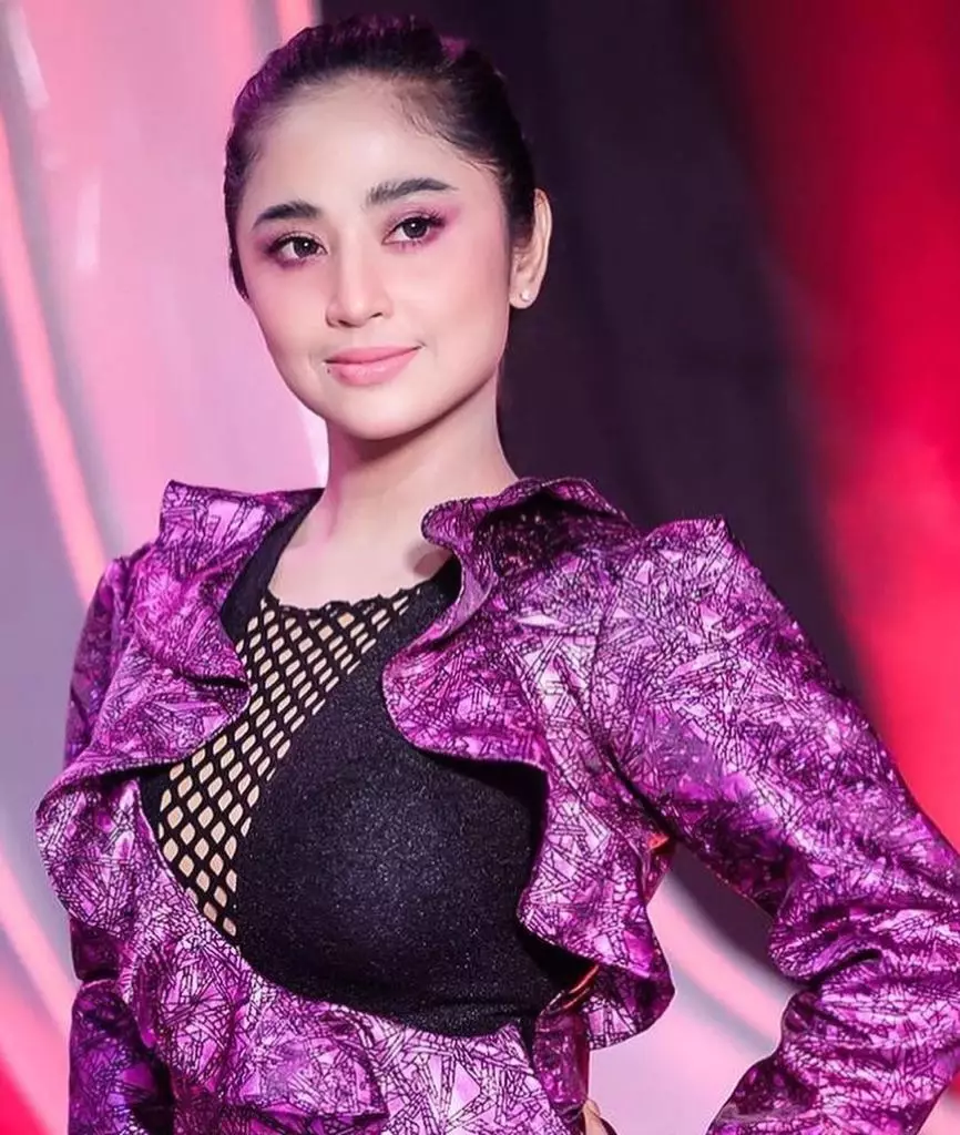 Perawatan kecantikan Dewi Perssik © 2021 brilio.net