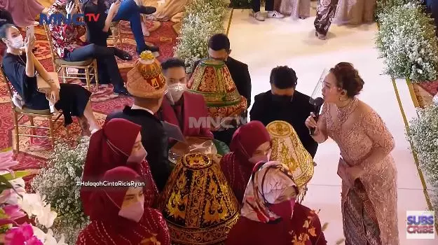 seserahan lamaran teuku ryan dan ria ricis © berbagai sumber seserahan lamaran teuku ryan dan ria ricis © berbagai sumber