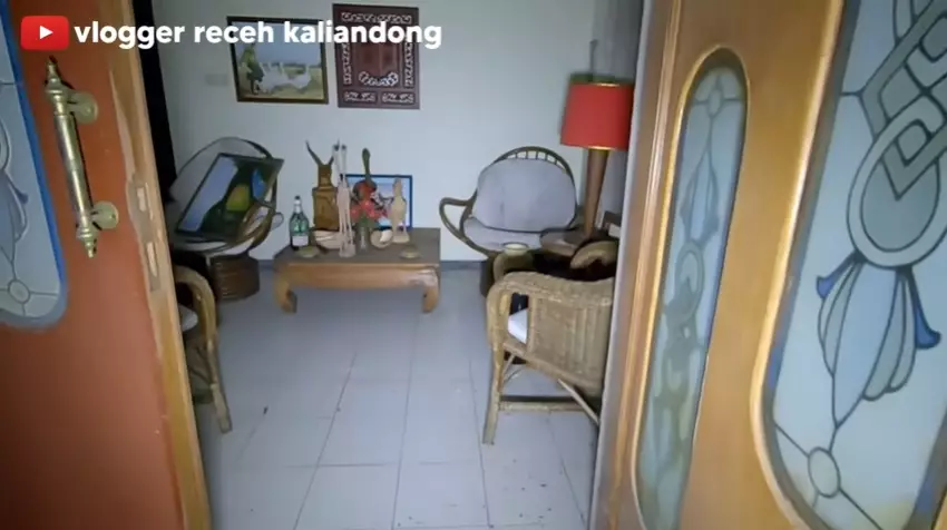 vila penuh barang artistik © 2021 YouTube vila penuh barang artistik © 2021 YouTube