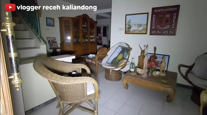 vila penuh barang artistik © 2021 YouTube vila penuh barang artistik © 2021 YouTube