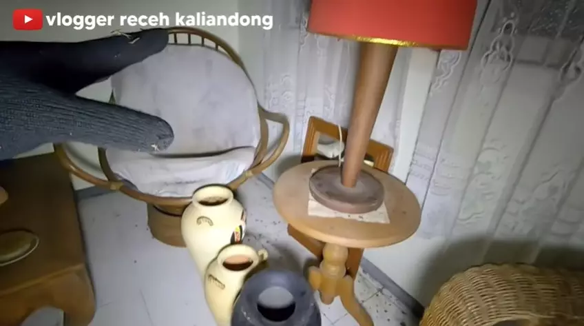 vila penuh barang artistik © 2021 YouTube vila penuh barang artistik © 2021 YouTube