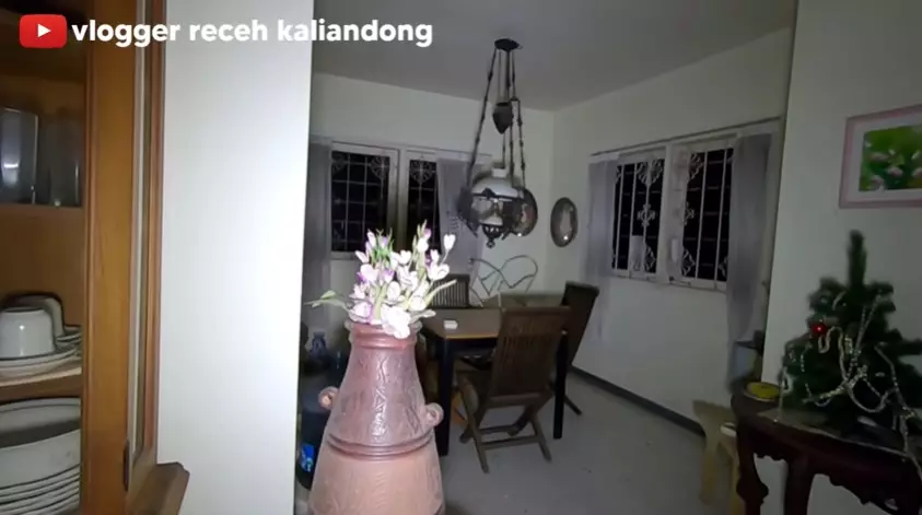 vila penuh barang artistik © 2021 YouTube vila penuh barang artistik © 2021 YouTube