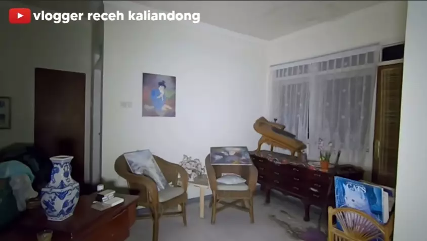 vila penuh barang artistik © 2021 YouTube vila penuh barang artistik © 2021 YouTube