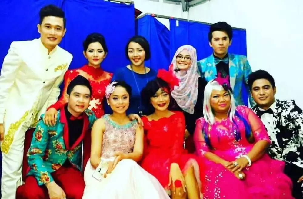 Potret persahabatan Aty Kodong dan Lesty Instagram Potret persahabatan Aty Kodong dan Lesty Instagram