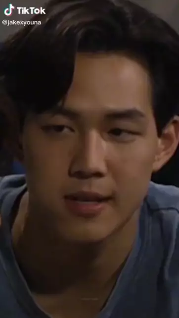 potret masa muda Lee Jung-jae dari berbagai sumber