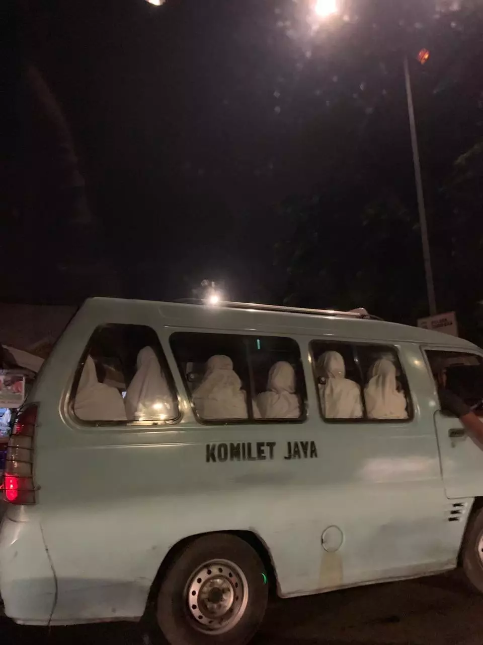 benda kalau difoto malam hari jadi serem © 2021 instagram.com