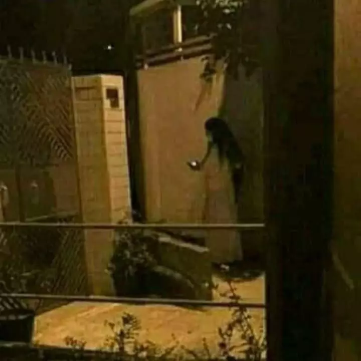 benda kalau difoto malam hari jadi serem © 2021 instagram.com