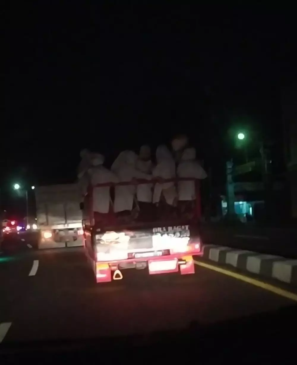 benda kalau difoto malam hari jadi serem © 2021 instagram.com