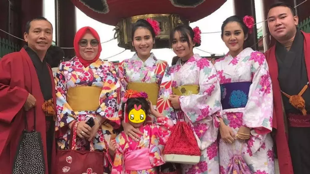 pedangdut dalam balutan kimono © 2021 berbagai sumber