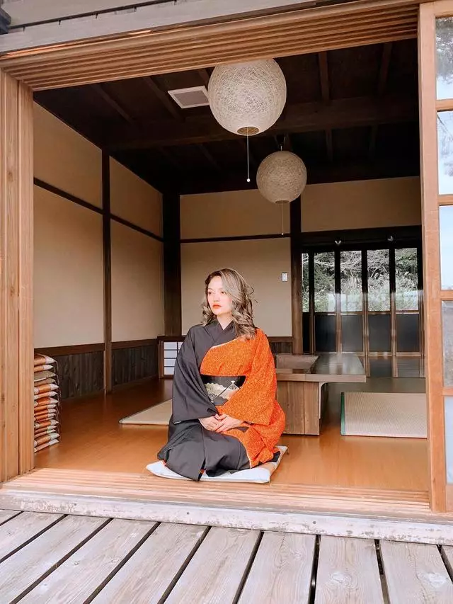 pedangdut dalam balutan kimono © 2021 berbagai sumber