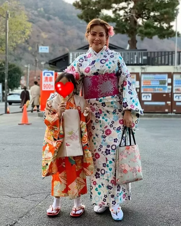 pedangdut dalam balutan kimono © 2021 berbagai sumber