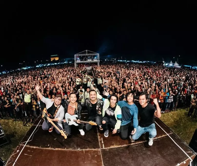 Potret kenangan Randy dan Giring Nidji Instagram © 2021 brilio.net Potret kenangan Randy dan Giring Nidji Instagram © 2021 brilio.net