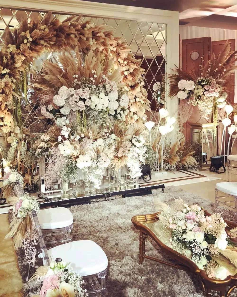 Dekorasi lamaran 15 seleb Instagram © 2021 brilio.net