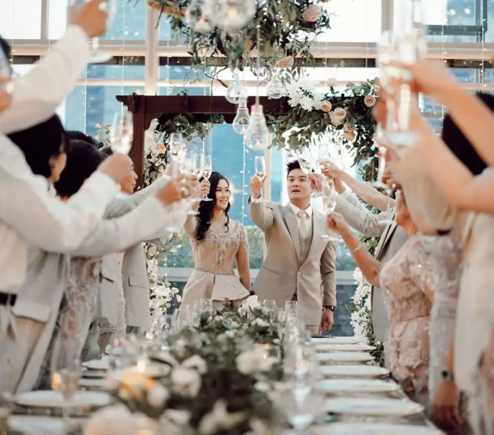 Dekorasi lamaran 15 seleb Instagram © 2021 brilio.net