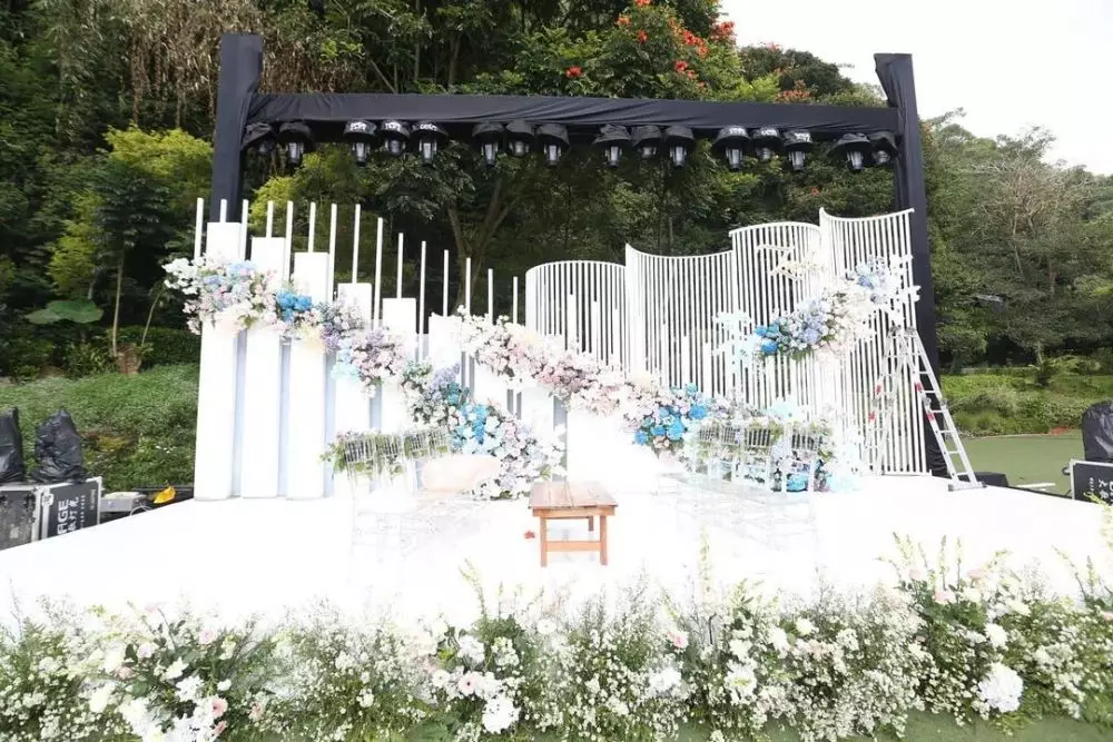 Dekorasi lamaran 15 seleb Instagram © 2021 brilio.net