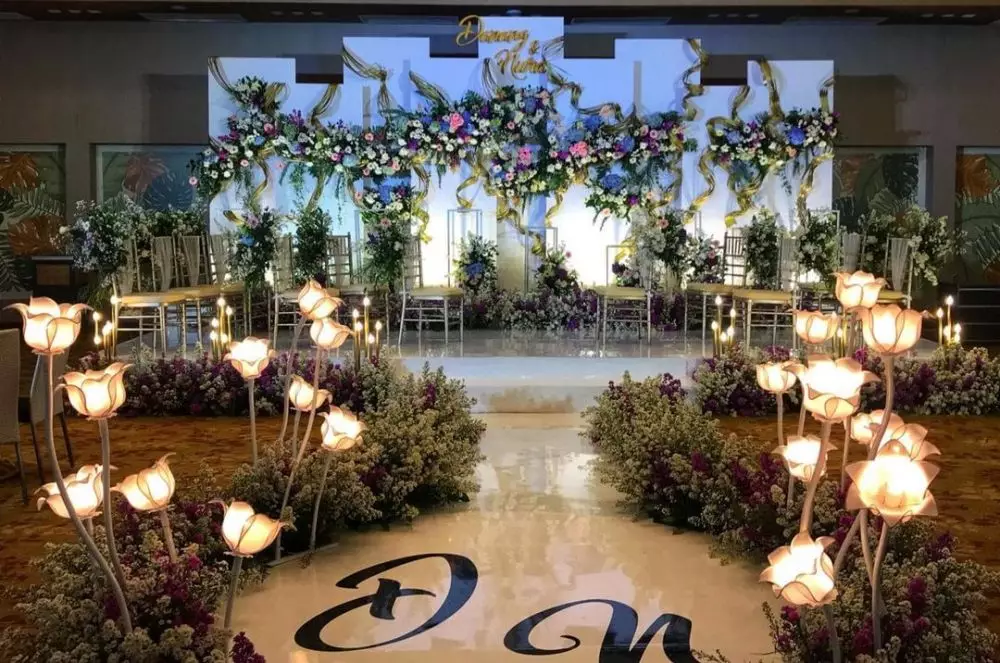 Dekorasi lamaran 15 seleb Instagram © 2021 brilio.net