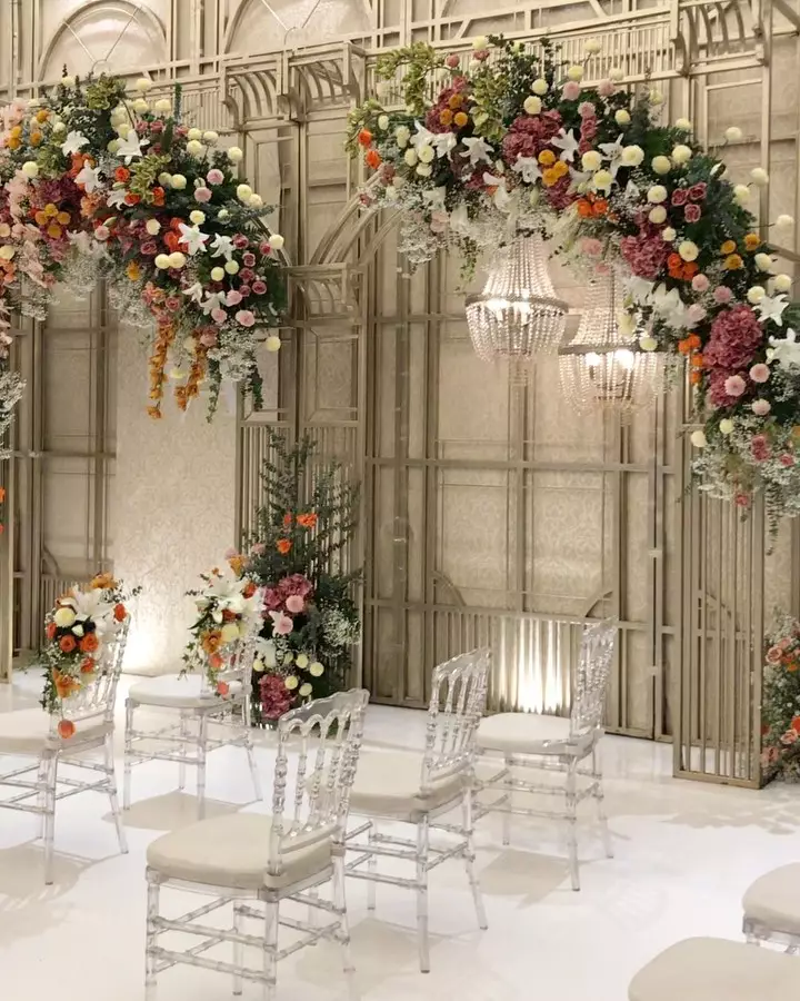 Dekorasi lamaran 15 seleb Instagram © 2021 brilio.net