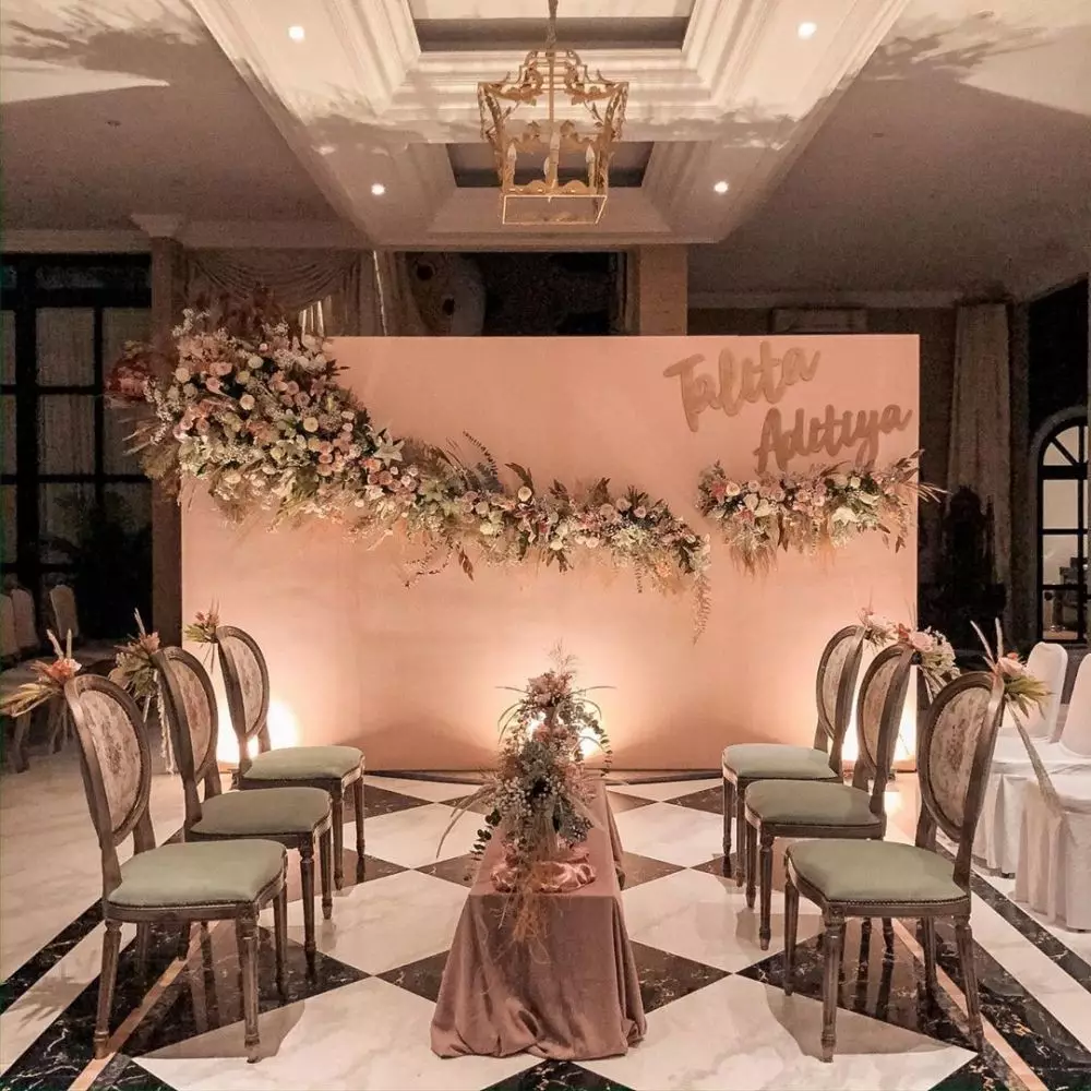 Dekorasi lamaran 15 seleb Instagram © 2021 brilio.net