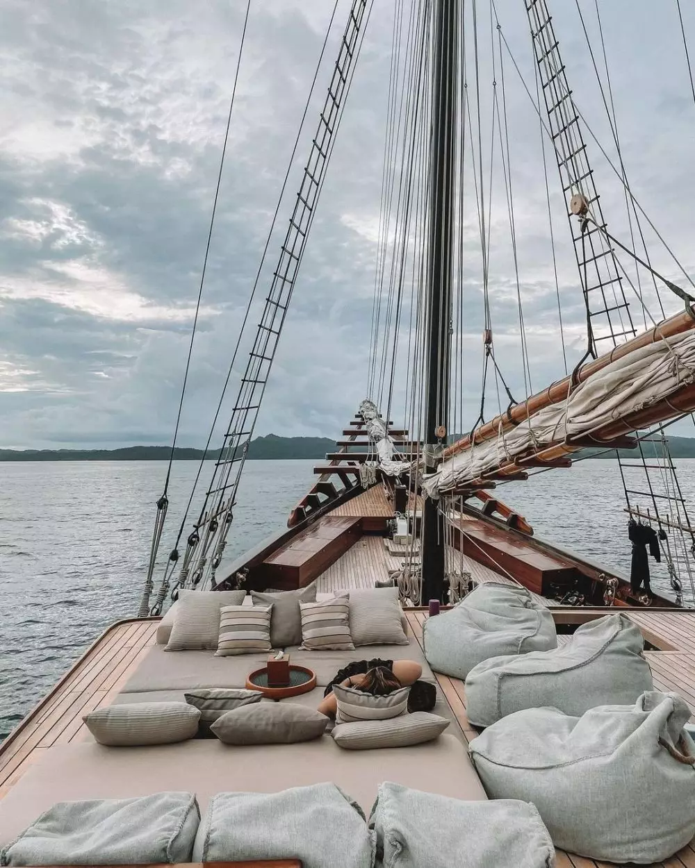 Potret kapal yang disewa 7 seleb di Labuan Bajo © 2021 brilio.net Potret kapal yang disewa 7 seleb di Labuan Bajo © 2021 brilio.net