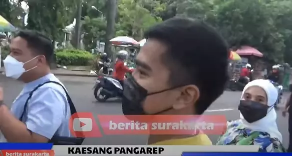 Momen Nadya dampingi Kaesang jajal bus Persis Solo © YouTube