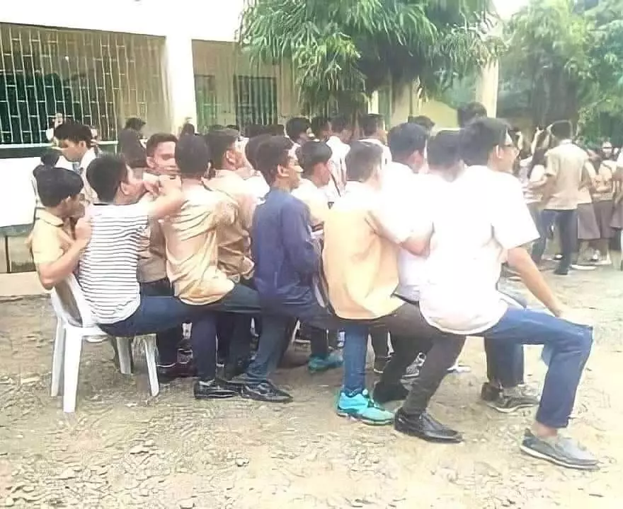 tingkah lucu orang waktu kumpul-kumpul © 2021 instagram.com