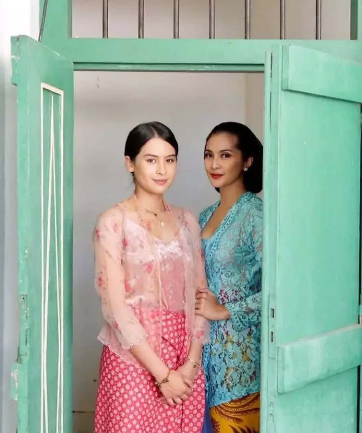 inspirasi kebaya ala Maudy Ayunda dari berbagai sumber