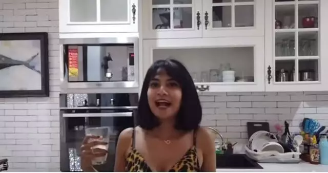 cara Vanessa Angel menata dapur Berbagai sumber 