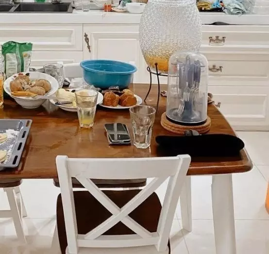 cara Vanessa Angel menata dapur Berbagai sumber 