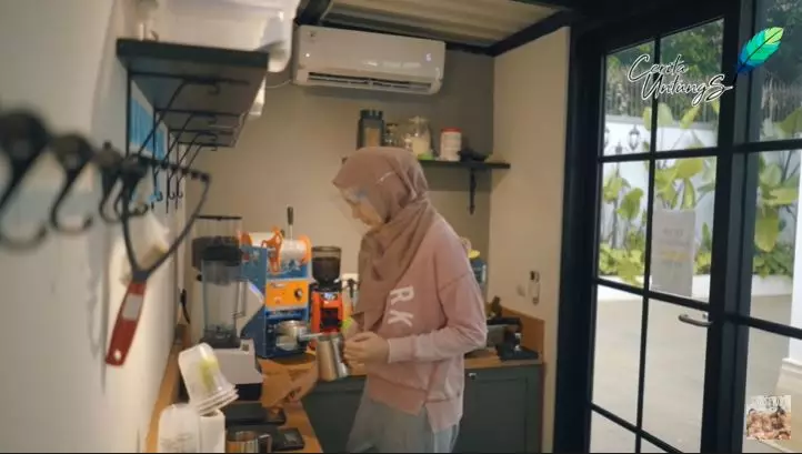 coffee shop Fenita Arie © 2021 brilio.net coffee shop Fenita Arie © 2021 brilio.net