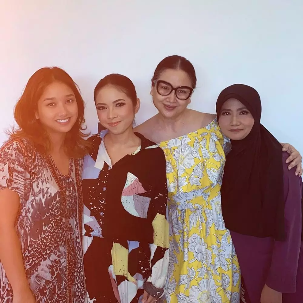 momen titi dj rias wajah asisten © instagram