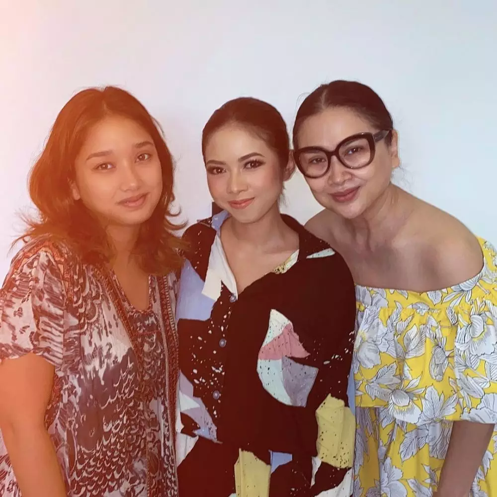 momen titi dj rias wajah asisten © instagram