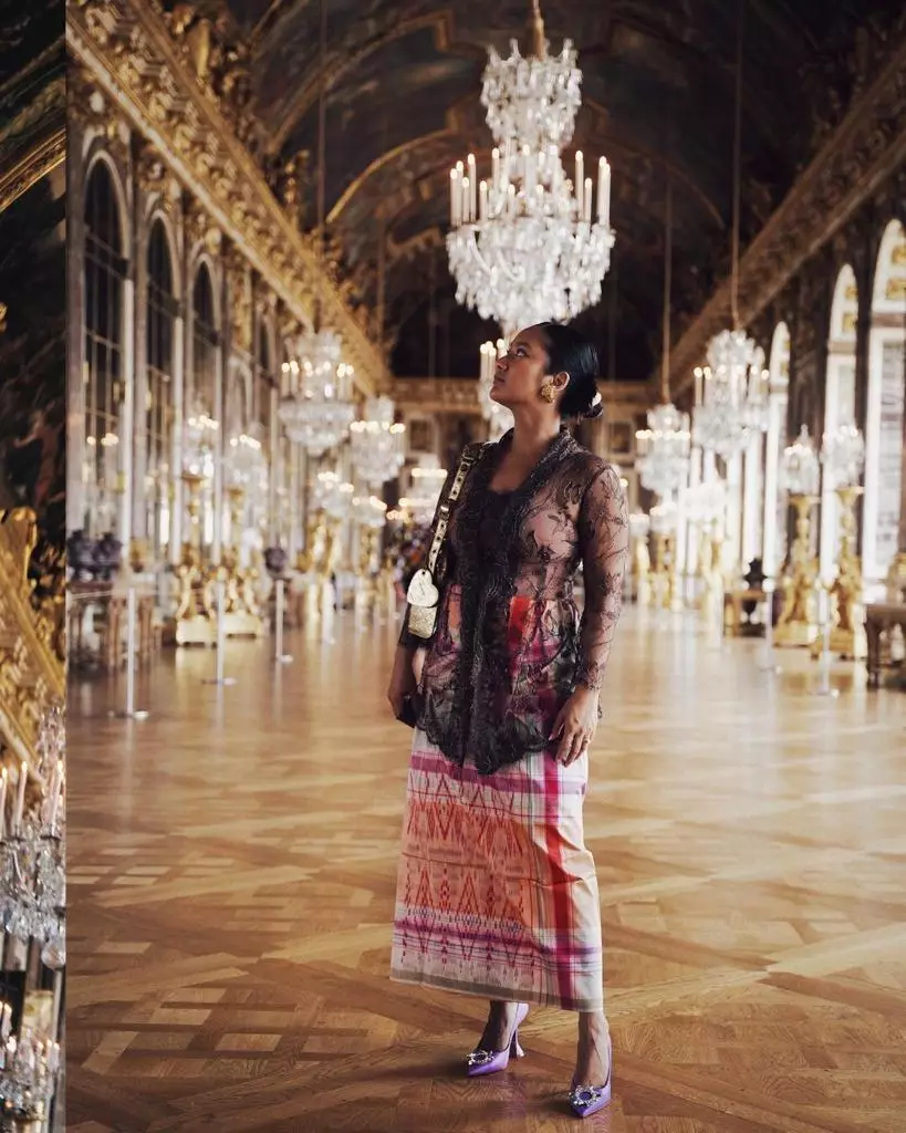 Gaya Tara Basro saat pakai kebaya © 2021 brilio.net Gaya Tara Basro saat pakai kebaya © 2021 brilio.net