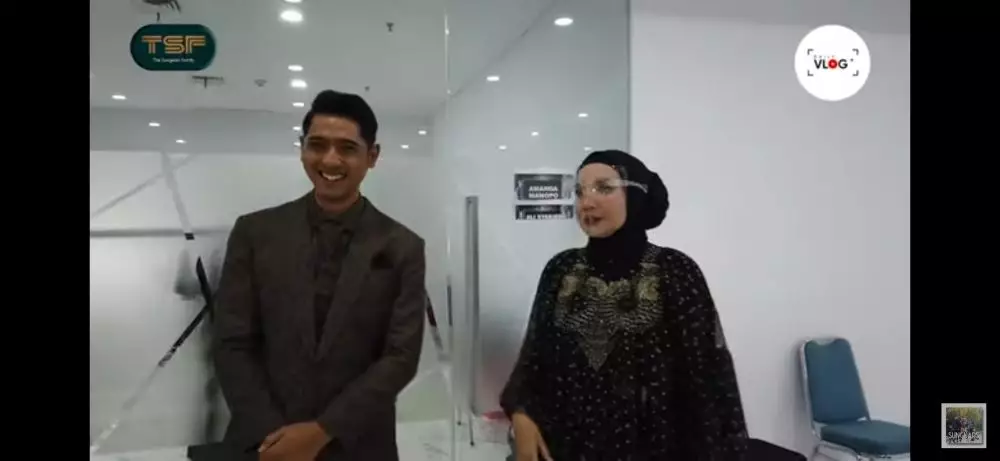 Zaskia Sungkar bertemu dengan Arya Saloka © 2021 brilio.net Zaskia Sungkar bertemu dengan Arya Saloka © 2021 brilio.net