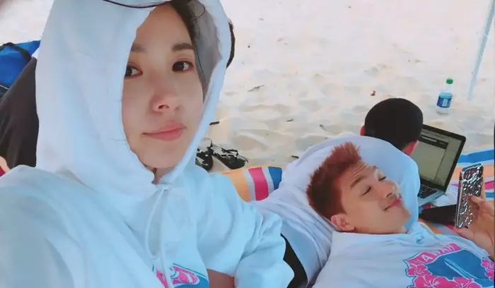 Potret romantis Taeyang dan Min Hyo-rin dari berbagai sumber