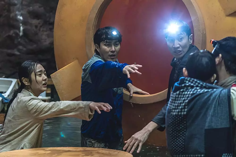 7 fakta film bencana Sinkhole berbagai sumber 7 fakta film bencana Sinkhole berbagai sumber