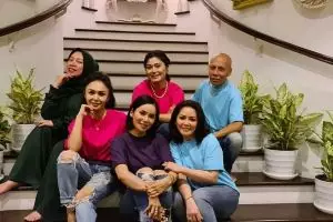 Melly Goeslaw unggah foto geng arisan, Tamara Geraldine bikin pangling